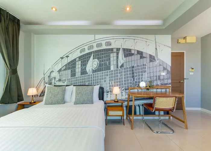 At Hua Lamphong Hotel